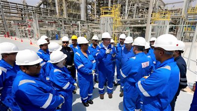 وزير البترول يتفقد مشروعات زيادة الإنتاج بمعامل تكرير البترول بالسويس 