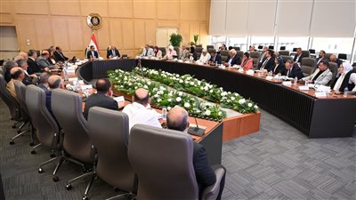 وزير الصناعة والنقل يبحث مع مصنعي الأسمنت خطط زيادة الإنتاج وخفض الأسعار