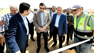وزير الإسكان يتفقد المركز التكنولوجي بالعبور الجديدة ويتابع موقف مشروعي 
