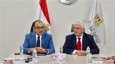 أيمن عاشور: شراكات مع قطاع الأعمال لتأهيل الطلاب والخريجين لسوق العمل