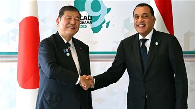 رئيس الوزراء يلتقي نظيره الياباني ويطرح إقامة منطقة صناعية يابانية في قناة السويس