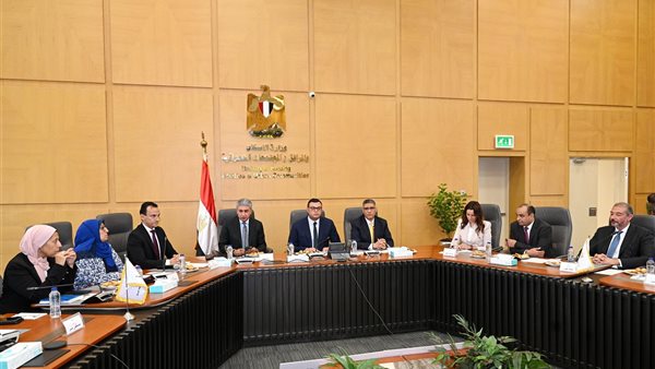 وزيرا الإسكان والسياحة