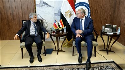 وزير البترول يبحث مع سفير تشيلي بالقاهرة سبل تعزيز التعاون في قطاع الطاقة