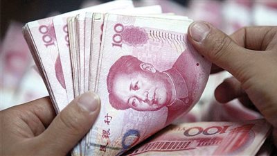 اليوان الصيني يتماسك مع استقرار الأسهم وتراجع الدولار