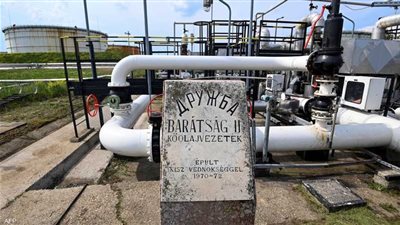 أوكرانيا تستهدف خط أنابيب 