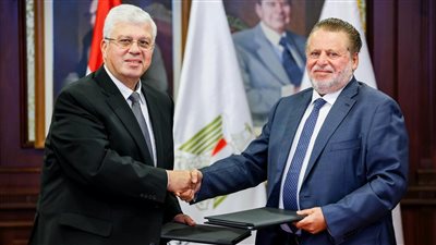 محافظ البنك المركزي ووزير التعليم العالي يوقعان بروتوكولي تعاون لتوفير منح جامعية للطلاب المتفوقين والمتضررين من توقف برنامج المعونة الأمريكية 