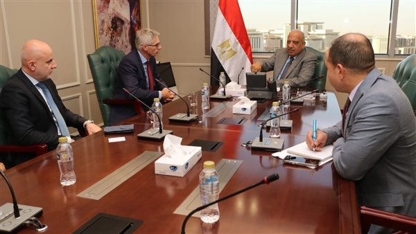 وزير الكهرباء يبحث