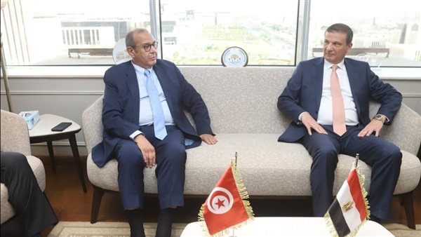 وزير الزراعة يبحث