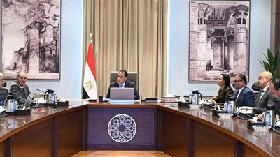 رئيس الوزراء يتابع مستجدات إجراءات تفعيل الربط الإلكتروني بين هيئة التأمين الاجتماعي والمرور