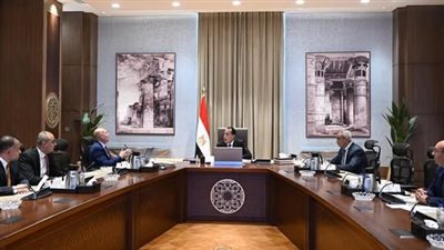 رئيس الوزراء يتابع مع محافظ القاهرة الموقف التنفيذي لمشروعات التطوير بالمحافظة