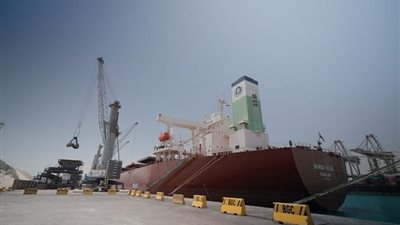 ميناء نويبع البحري يشهد تداول 3,300 طن بضائع و366 شاحنة خلال 24 ساعة