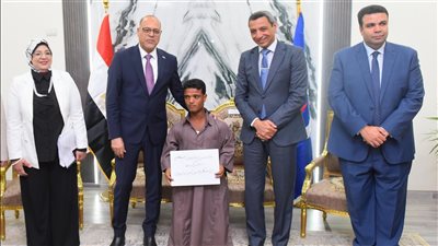 وزير العمل يسلم 81 عقد عمل لشباب السويس بينهم 31 لذوي الهمم