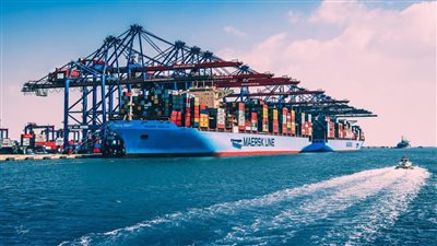 رسوم الموانئ تفتح فصلا جديدا من الحرب التجارية بين واشنطن وبكين.. وتوقعات بتجاوز صناعة الأزياء الإفريقية 50 مليار دولار في 2030