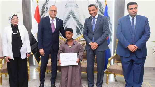 وزير العمل ومحافظ
