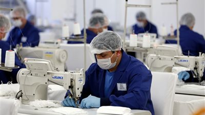 وصلنا لـ2.21 مليار دولار في 8 شهور.. خطة مصر للسيطرة على الأسواق العالمية من الملابس الجاهزة 