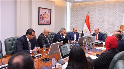 وزير العمل يوجه بتأسيس 