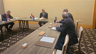 وزير الاتصالات يبحث مع مسئولى شركات تصنيع الإلكترونيات فرص الاستثمار فى مصر 