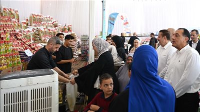 رئيس الوزراء يتفقد سوق اليوم الواحد للسلع الغذائية بأشمون لدعم استقرار الأسعار