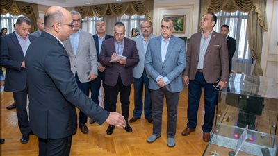 وزير الإنتاج الحربي: 