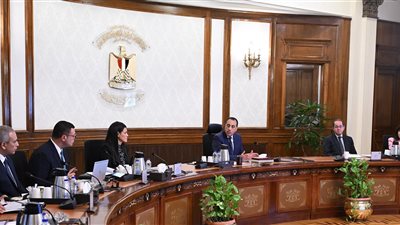 رئيس الوزراء يتابع موقف المشروعات الجاري تنفيذها بالتعاون بين وزارة الإسكان والهيئة الهندسية للقوات المسلحة 