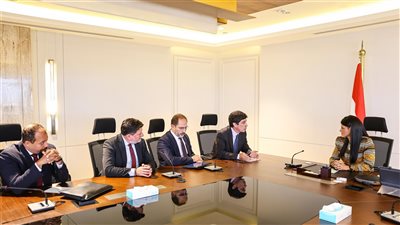 المشاط تبحث مع وفد منظمة التعاون الاقتصادي والتنمية تطورات تنفيذ البرنامج القُطري