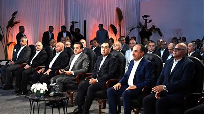 رئيس الوزراء يستعرض الأداء الاقتصادي ومشروعات التطوير بالشركة القابضة للأدوية والكيماويات والمستلزمات الطبية 