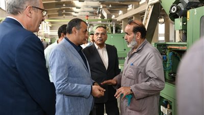 وزير الدولة للإنتاج الحربي يتفقد مصنع 300 الحربي لمتابعة مراحل التصنيع وتطوير الأداء