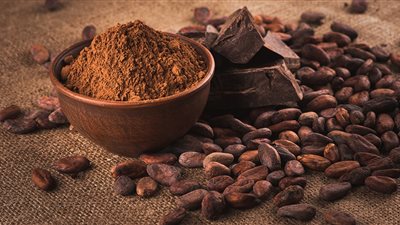 أسعار الكاكاو تتراجع عالميًا بفعل وفرة المعروض وضعف استهلاك الشوكولاتة