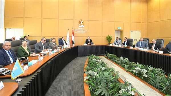 وزير الإسكان يلتقي