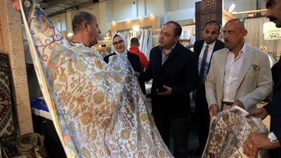 رئيس هيئة تنمية الصعيد يتفقد أجنحة محافظات الصعيد وحلايب وشلاتين بمعرض 