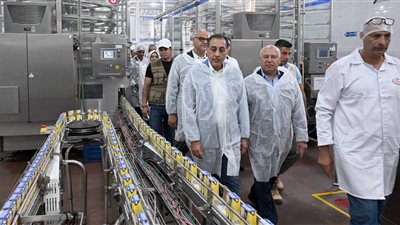 مدبولي خلال تفقده مصنع عبور لاند