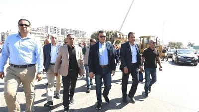 وزير الإسكان يتفقد الطرق والمحاور بمدينة العاشر من رمضان ويوجه برفع كفاءة المرافق