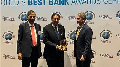 هشام عز العرب يتسلم جائزة الإنجاز مدى الحياة من مؤسسة جلوبال فاينانس