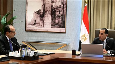 مدبولي يستعرض مع وزير قطاع الأعمال الفرص الاستثمارية المتوافرة في قطاع السياحة والتشييد 