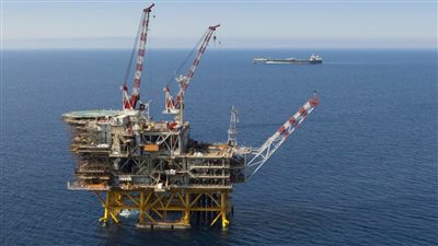 مصر توقع عقدًا مع 