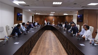 العمل: مبادرة لتقنين أوضاع العمالة الأجنبية وتنظيم تراخيصهم في توقيتات محددة