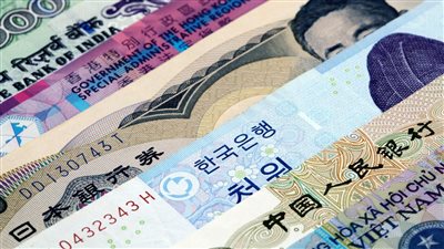 استقرار العملات الآسيوية وتعافي جزئي للين الياباني بعد انتخاب رئيسة الوزراء الجديدة