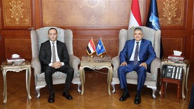 باستثمارات 6.5 مليار دولار.. هيئة قناة السويس توقع عقد شراكة لبناء مجمع بتروكيماويات