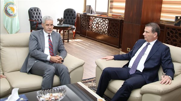 وزير الزراعة يبحث