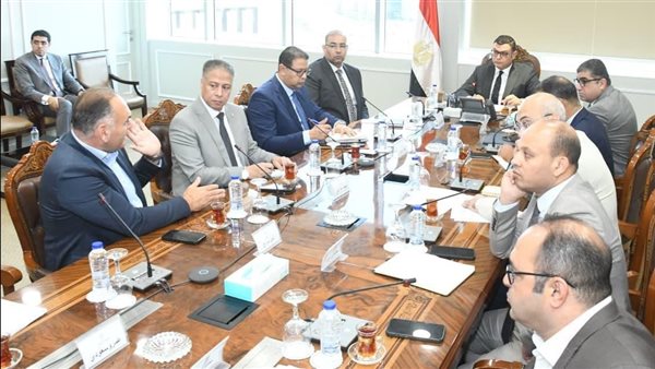 وزير الإسكان يبحث