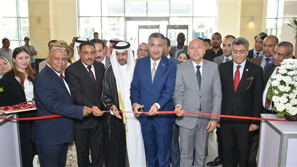 وزير التموين يفتتح