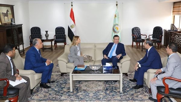 وزير الزراعة يبحث