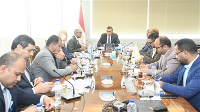 وزير الإسكان يتابع مشروعات المرافق بالمدن الجديدة ويوجه بتوسيع منظومة العدادات الذكية
