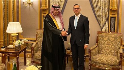الخطيب يبحث مع وزير التجارة السعودي تعزيز العلاقات الاستثمارية والتجارية بين البلدين 