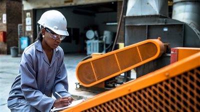 قطاع التصنيع في إندونيسيا يسجل نموًا جديدًا بفضل الطلب المحلي القوي