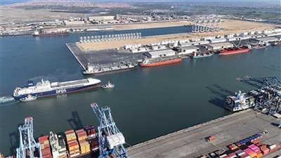 ميناء دمياط يتداول 26 سفينة للحاويات والبضائع العامة