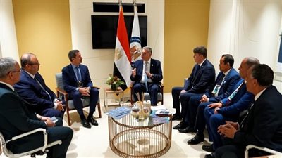 وزير البترول يبحث مع 