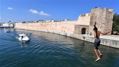 عائدات السياحة في تونس تسجل 2.4 مليار دولار خلال 2025