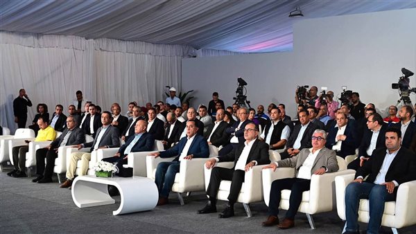 جانب من افتتاح المصانع