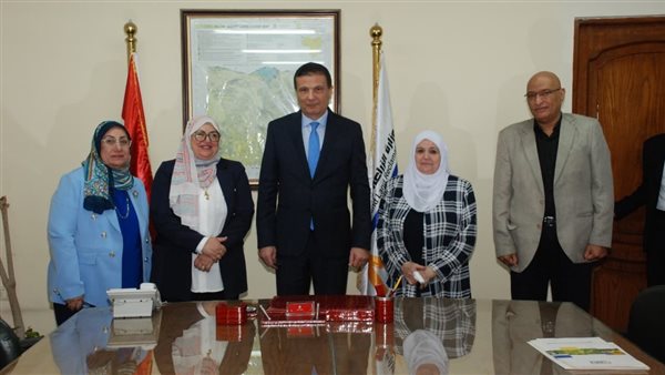 وزير الزراعة يلتقي